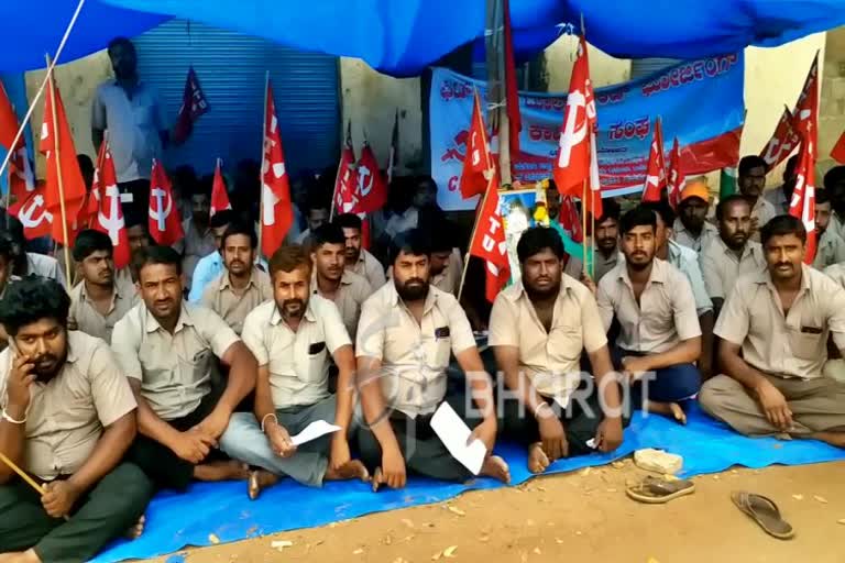 workers protest in tumkur