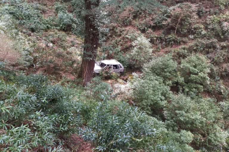 maruti car fell into a 200 meter deep neer on sundernagar karsog road