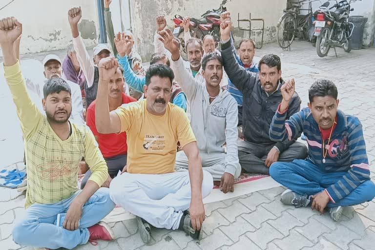 Sewer man protest charkhi dadri