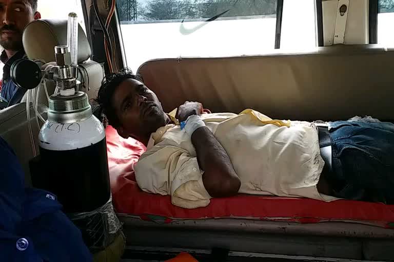 नागौर की खबर, man injured his hand