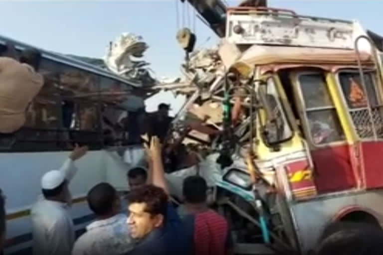 9 killed and 24 injuerd in accident between st bus tanker and jeep