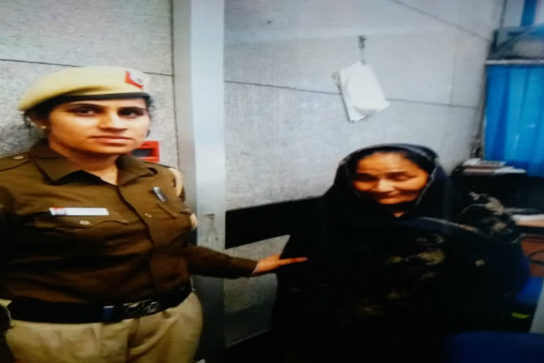 woman named mamta involved in delhi metro theft arrested in delhi