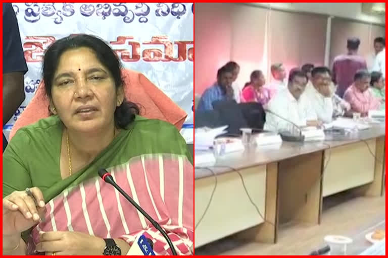 minister satyavathi rathod meets with 40 departments of officials at hyderabad