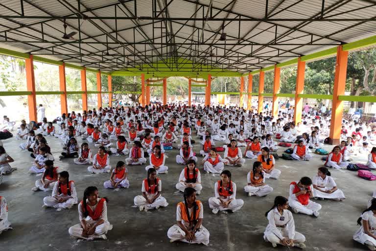 thousand students performed surya namaskara at Batadrawa