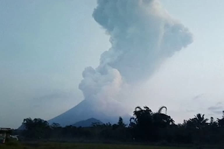 Indonesian volcano spews smoke