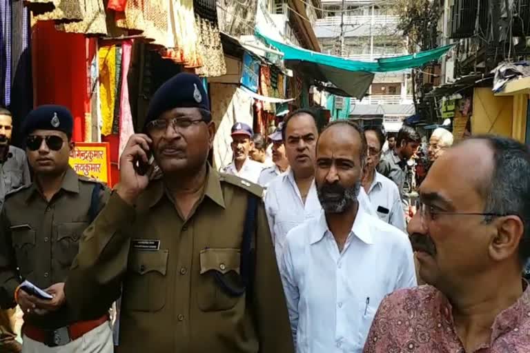 traders-came-forward-for-the-traffic-arrangement-of-sarafa-bazar-of-indore