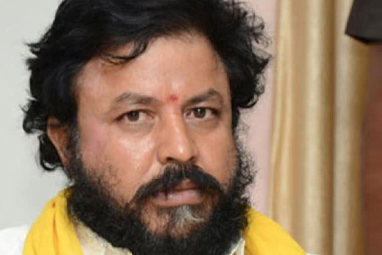 tdp leader chinthamaneni prabhkar house arrest by police