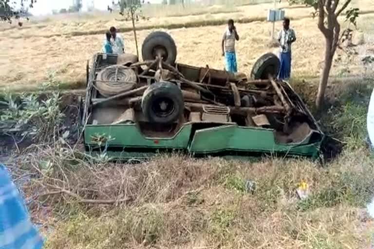 ten children injured in ariyalur private school van accident ten children injured in ariyalur private school van accident