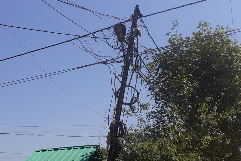 Electricity theft of 1 crore 20 lakh rupees happening every month