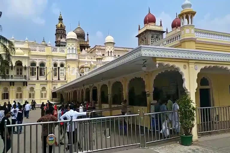 state Coronavirus news, karnataka state Coronavirus news, Mysore Coronavirus news, Emergency services begin in Mysore Palace premises, ರಾಜ್ಯಕ್ಕೆ ಕೊರೊನಾ ವೈರಸ್​, ಕರ್ನಾಟಕ ರಾಜ್ಯಕ್ಕೆ ಕೊರೊನಾ ವೈರಸ್​, ಮೈಸೂರು ಕೊರೊನಾ ವೈರಸ್​ ಸುದ್ದಿ, ಮೈಸೂರು ಅರಮನೆ ಆವರಣದಲ್ಲಿ ತುರ್ತು ಚಿಕಿತ್ಸಾ ಸೇವಾ ಆರಂಭ,