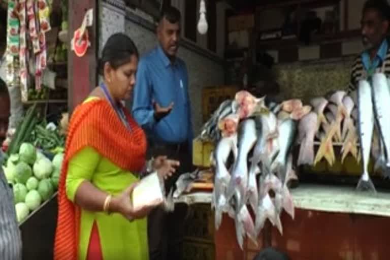 Sudden inspection of Sea food stores by food security officers