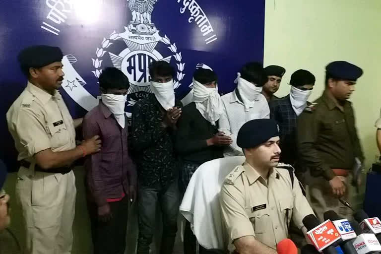 police-arrested-five-accused-planning-robbery-in-tikamgarh