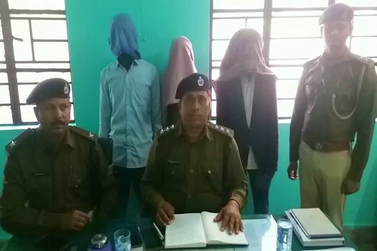 Koderma police caught three thieves