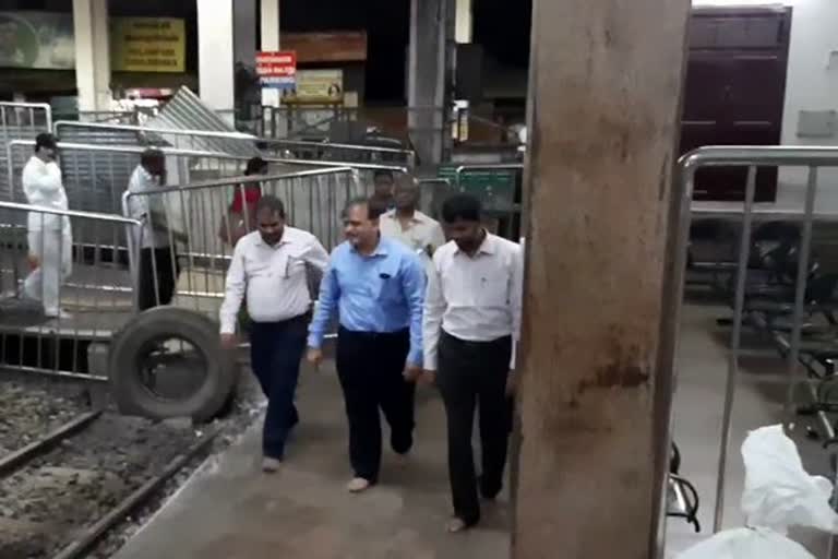 Additional Chief Secretary to Government  Atulya Misra visits palani temple