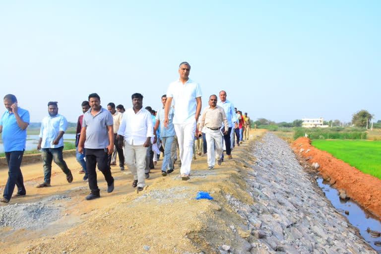 minister harish in komaticheruvu