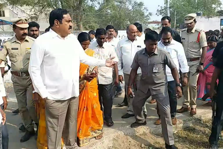 minister yerrabelli dayakar rao pattana pragathi program in warangal