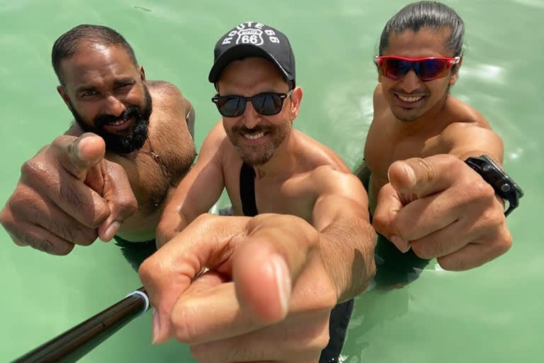 Hrithik Roshan, Hrithik Roshan news, Hrithik Roshan updates, Hrithik Roshan shares photo on social media, Hrithik Roshan share photos from Dubai vacation, ऋतिक रोशन, ऋतिक रोशन ने शेयर की फोटो