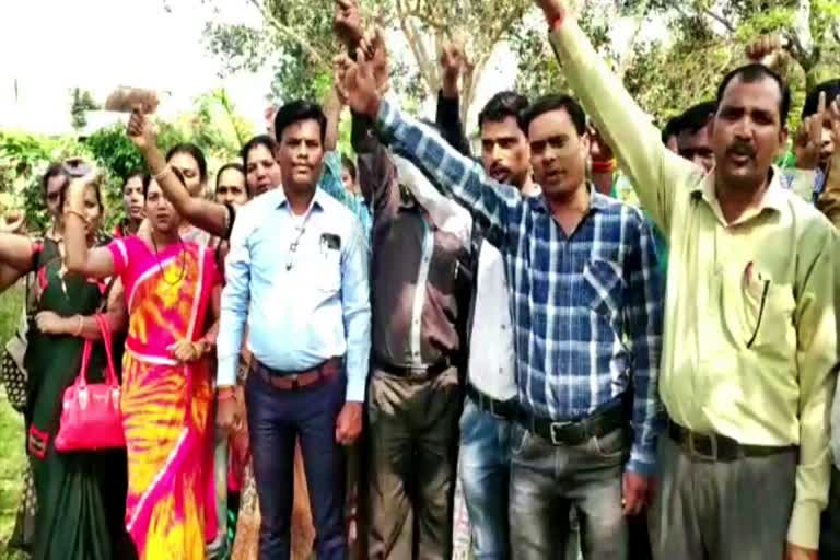 Assistant Teacher Federation in the mood for big movement in dhamtari