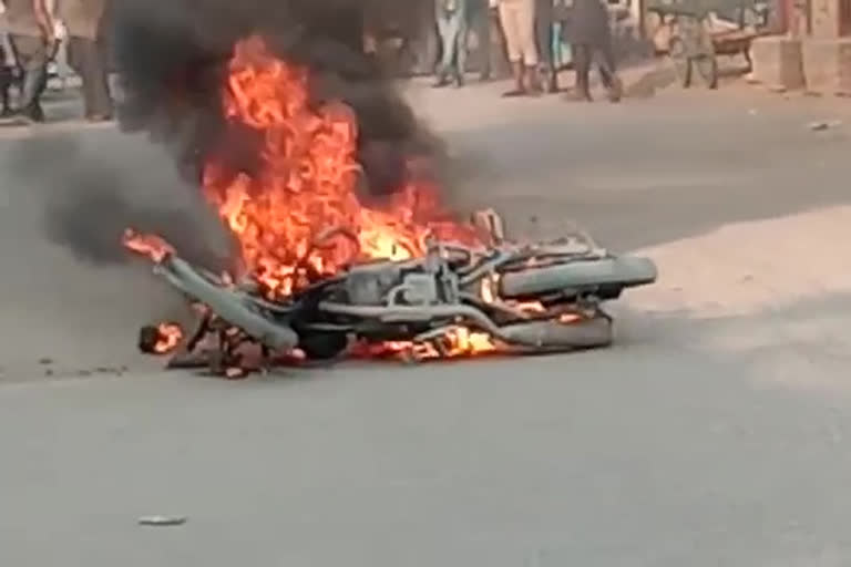 bike has been fired in petrol bunk at ananthapur district