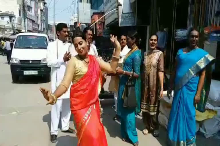 kinnar samaj dance for holi