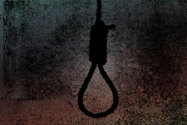 Student commits suicide by hanging in indore