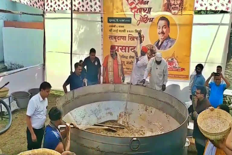 1100-kg-khichdi-making-for-nagpur-to-shirdi-yatra-in-nagpur