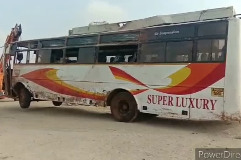 apsrtc super luxury  bus accident in suryapeta three persons are injured