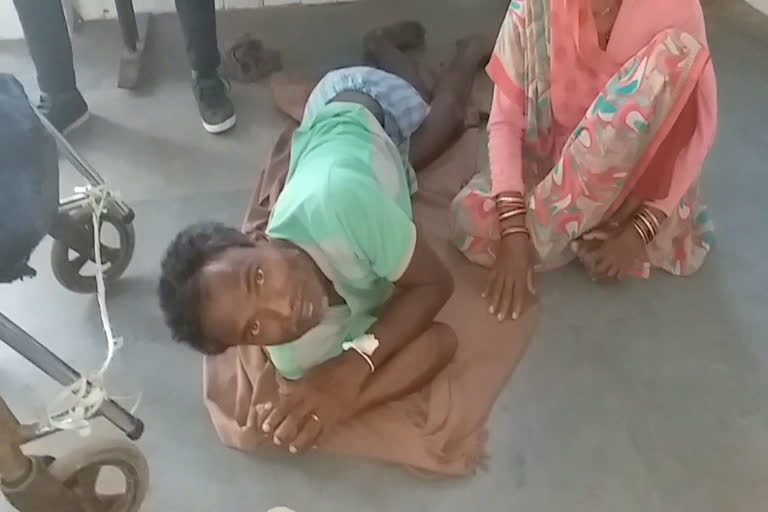 tribal-evicted-from-district-hospital-in-chhatarpur