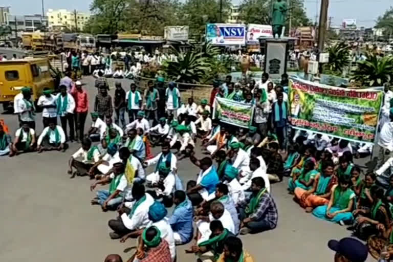 Pasupu Farmers Agitation for support price pasupu crop in Jagityala district