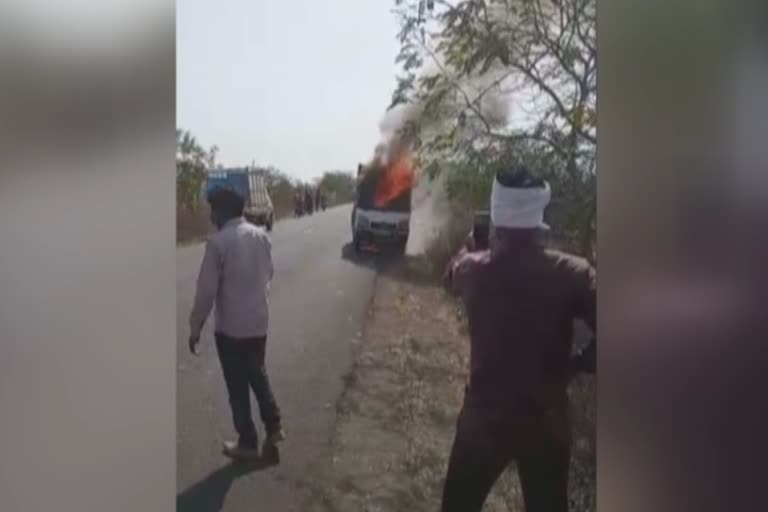 pick up truck burnt gangapur