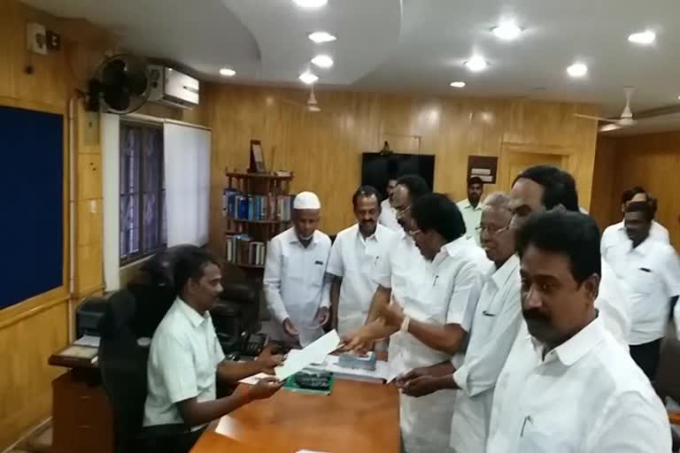 sivakasi reporter attack DMK MLAs petition to Collector and SP