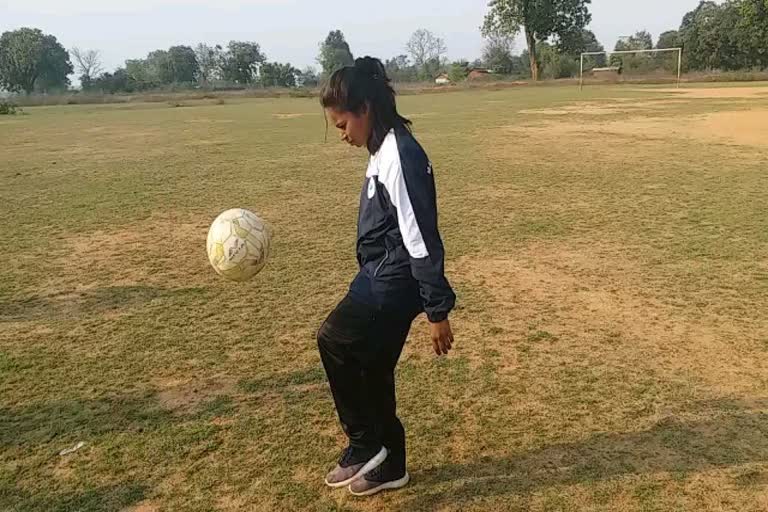 shahdol-girls-played-national-football-game