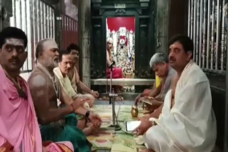 special prayers at rajanna temple in vemulawada