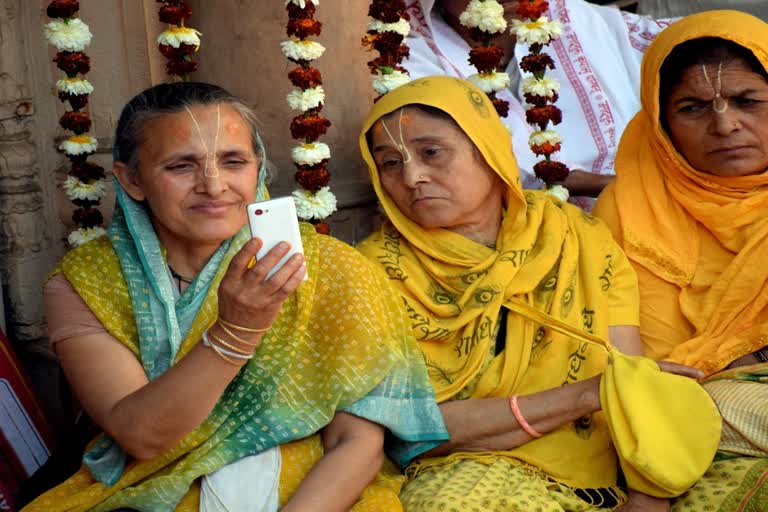 Vrindavan widows to forego Holi due to Coronavirus