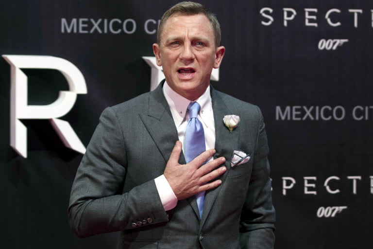 Daniel Craig to play Bond again