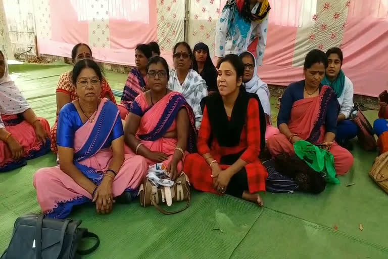 Anganwadi workers targeted the state government