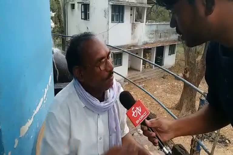 Employees are drinking alcohol in water filter plant