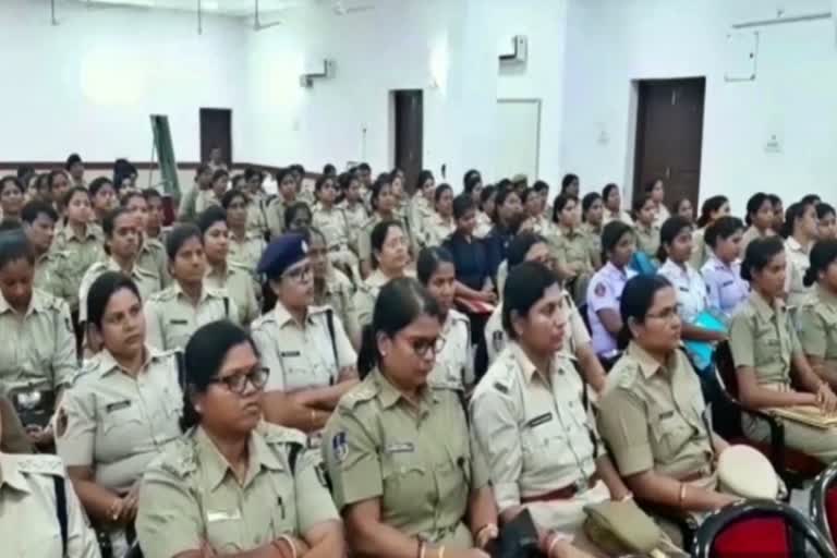 women-police-of-odisha-take-responsibility-of-state-in-coming-days-dg