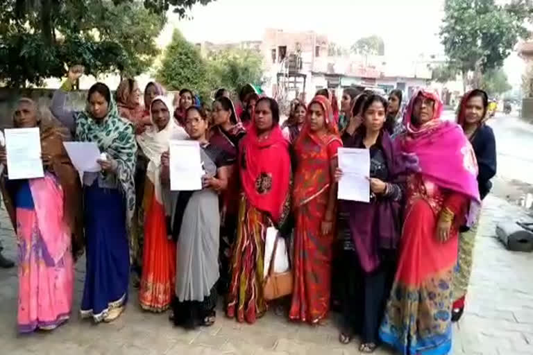 धौलपुर की खबर, anganwadi workers protested