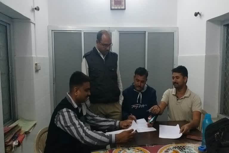 Bhilwara ACB team, Bhilwara news, rajasthan news, भीलवाड़ा में रिश्वत का मामला, भीलवाड़ा में पटवारी गिरफ्तार