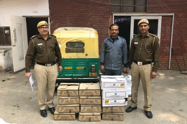 140 cartoon arrested 3 illegal smugglers with illegal liquor