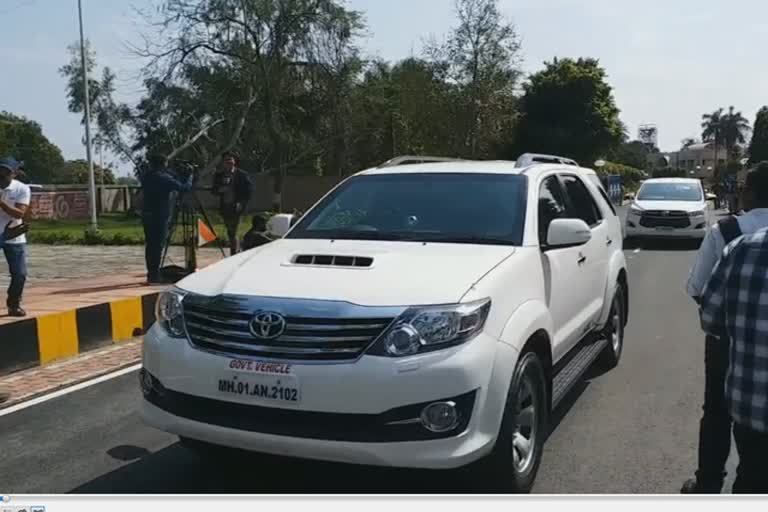 Uddhav thackeray  arrived  in lucknow airport