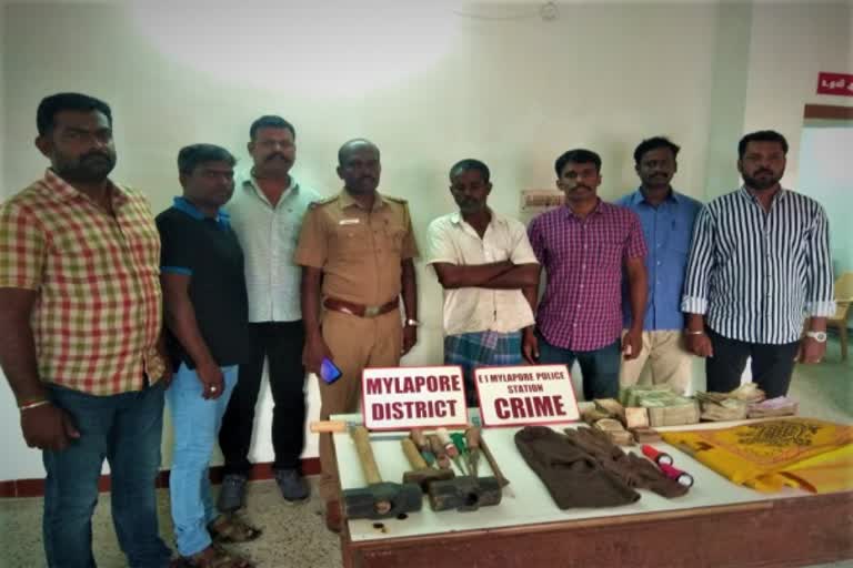 Tasmac robber Arrest Chennai robber Arrest டாஸ்மார்க் திருட்டு சென்னை டாஸ்மார்க் திருட்டு டாஸ்மார்க் திருடன் கைது சென்னை டாஸ்மார்க் திருடன் கைது