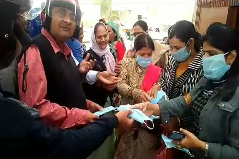 धौलपुर की खबर, distributed masks