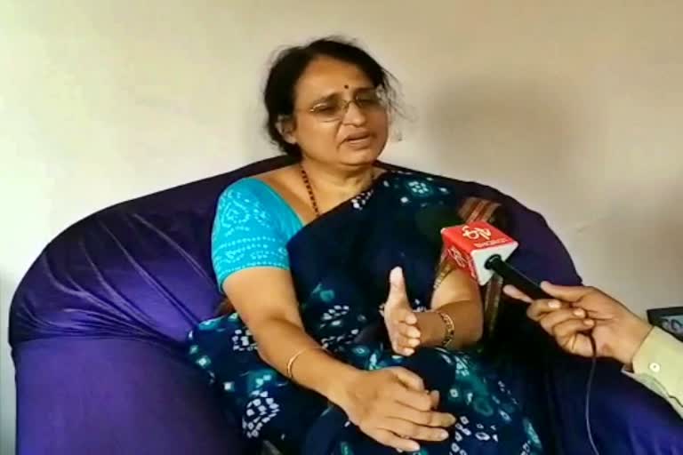 ETV bharat discusses issues related to women with Anupama Saxena