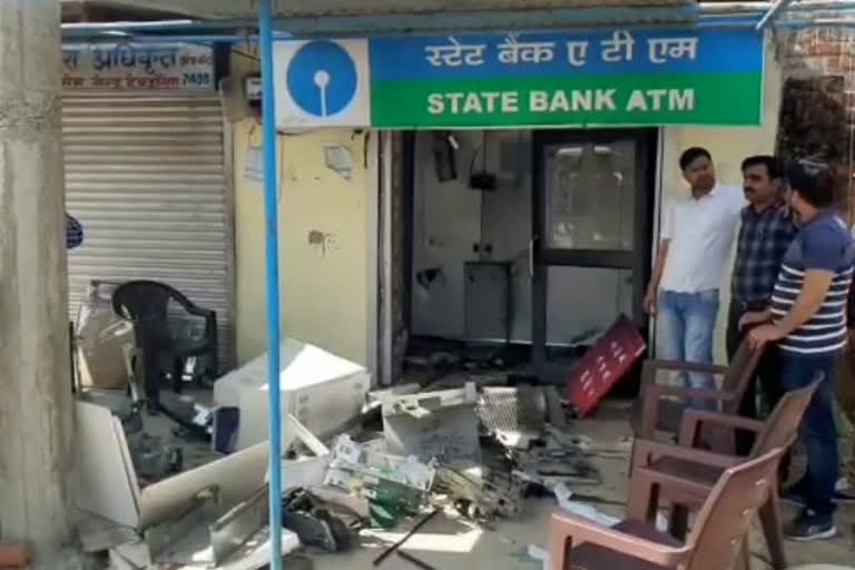 accused-robbed-lakh-of-rupees-from-atm