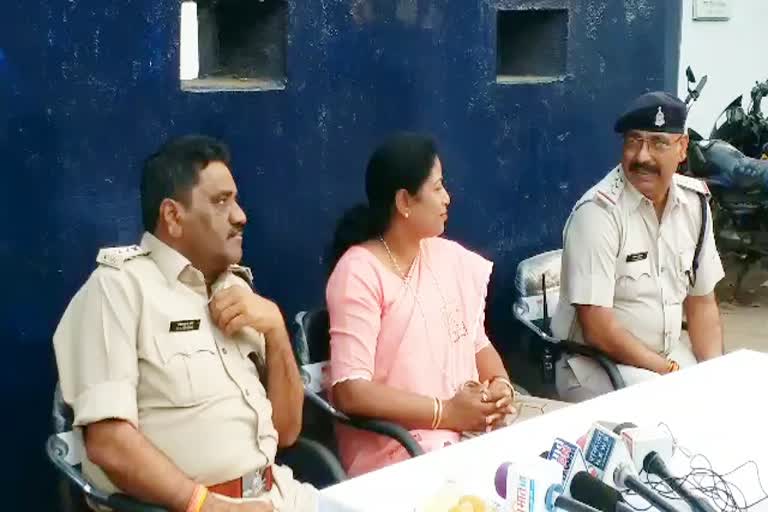 मुखौटा डालकर तीन सवारी घूमे, तो पकड़ लेगी पुलिस