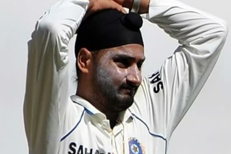 Harbhajan loses bat while travelling from Mumbai to Coimbatore