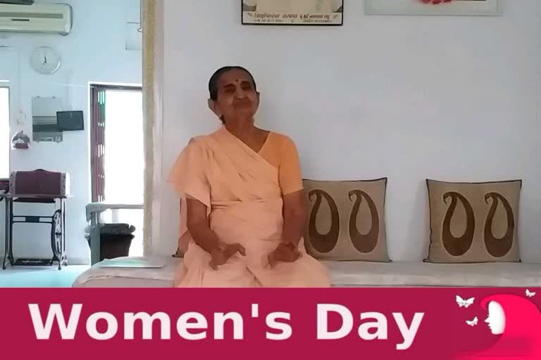 #HappyWomanDay પુરુષ સમોવડી બનવાથી સ્ત્રીનો વિકાસ નથી: ઇદાબેન ભટ્ટ