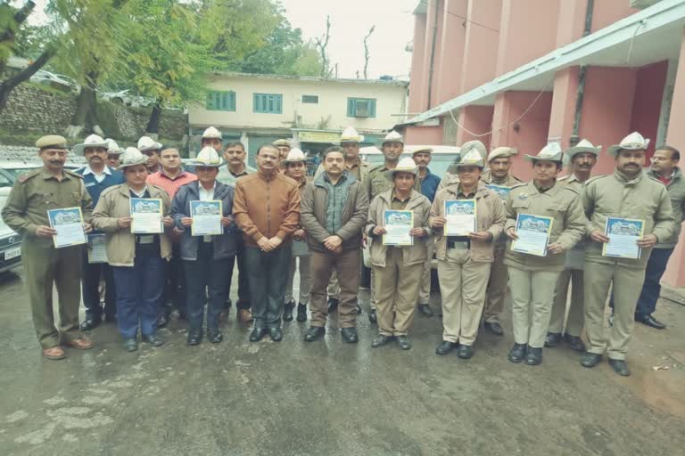 traffic police officers awarded by SP bilaspur